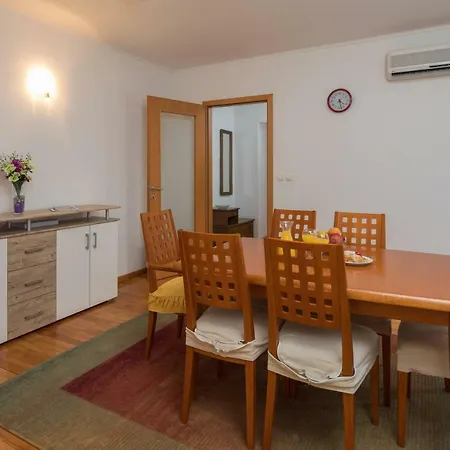Apartment In Center Apartamento
